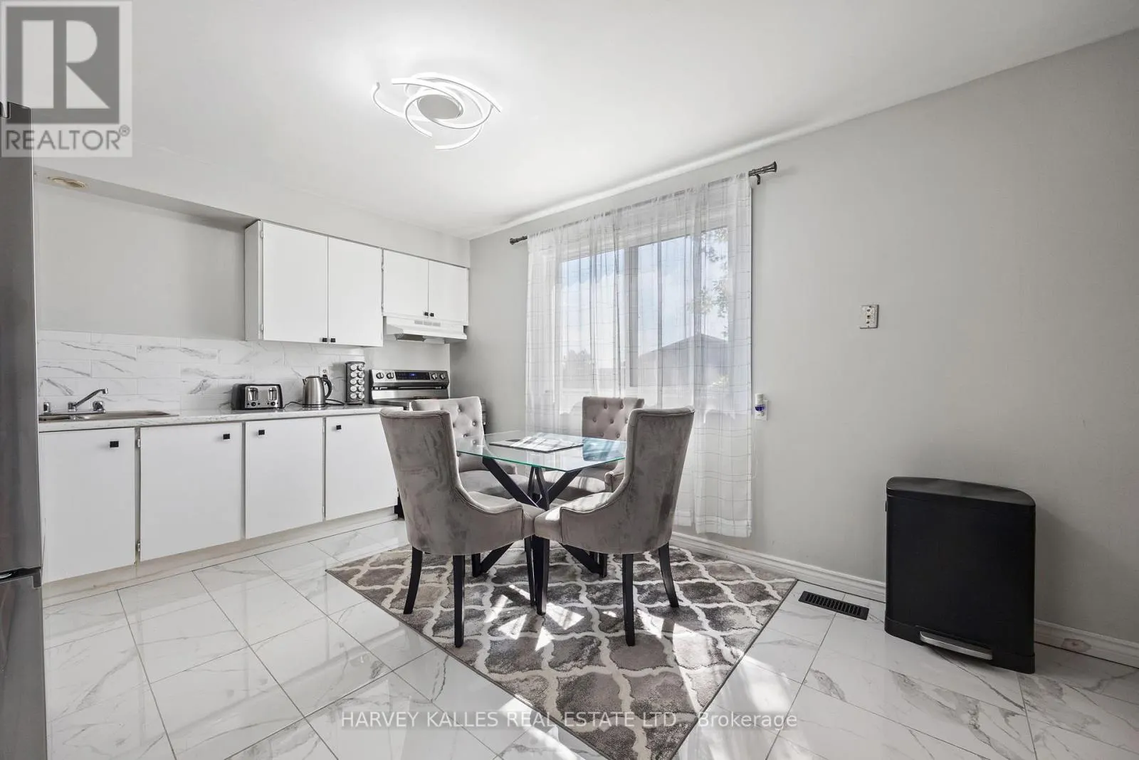 23 - 135 CHALMERS STREET S