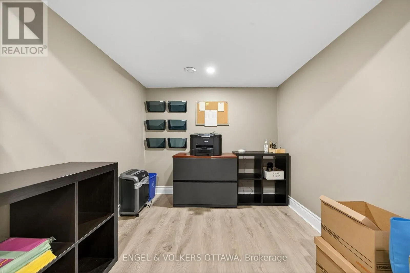 6 FOOTHILLS DRIVE