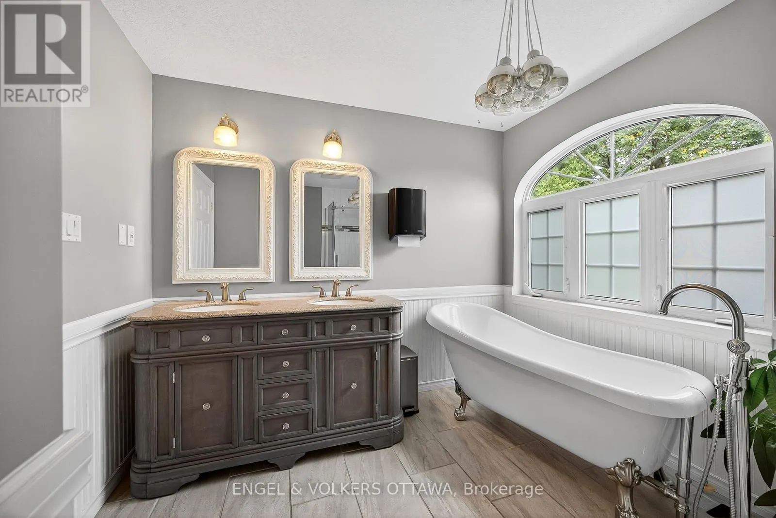 6 FOOTHILLS DRIVE
