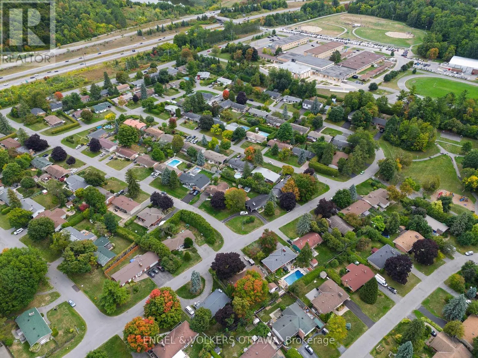 6 FOOTHILLS DRIVE