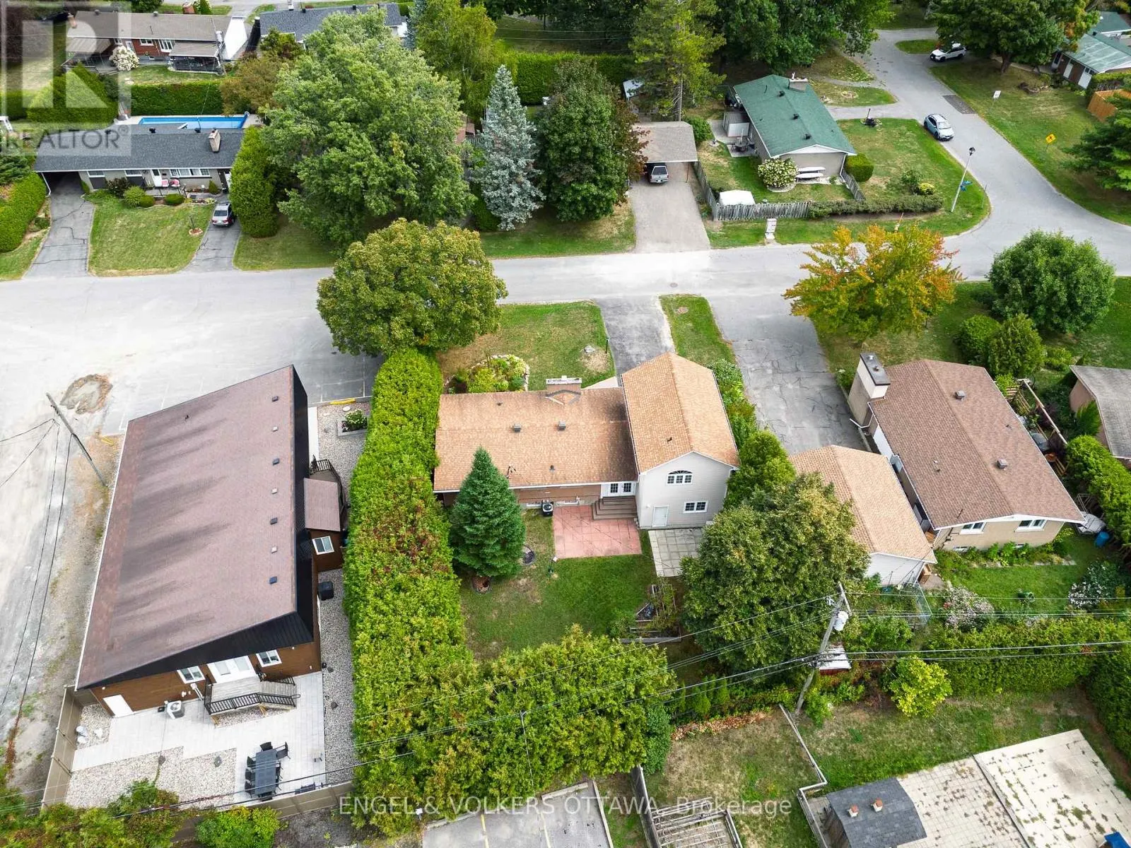 6 FOOTHILLS DRIVE