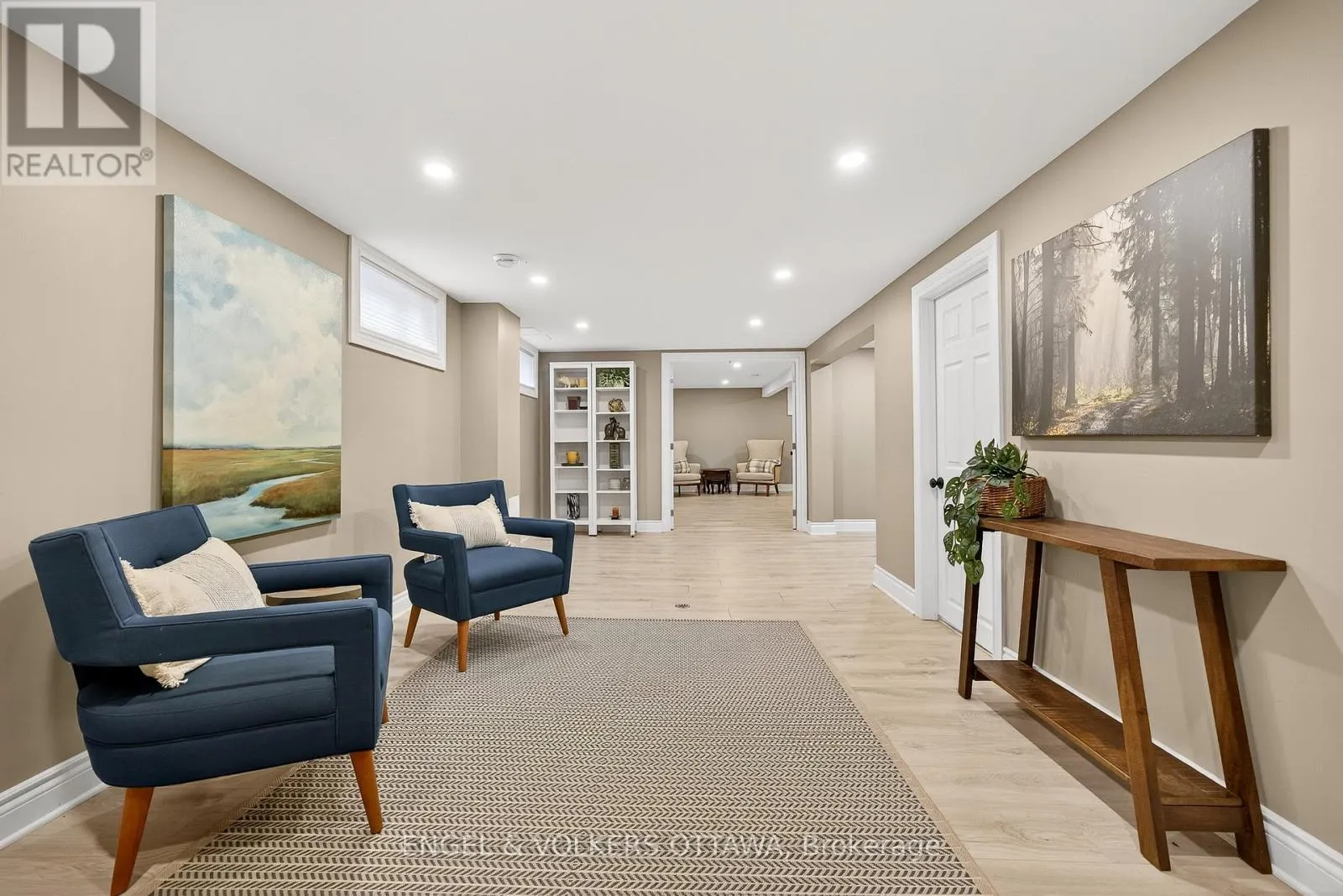 6 FOOTHILLS DRIVE
