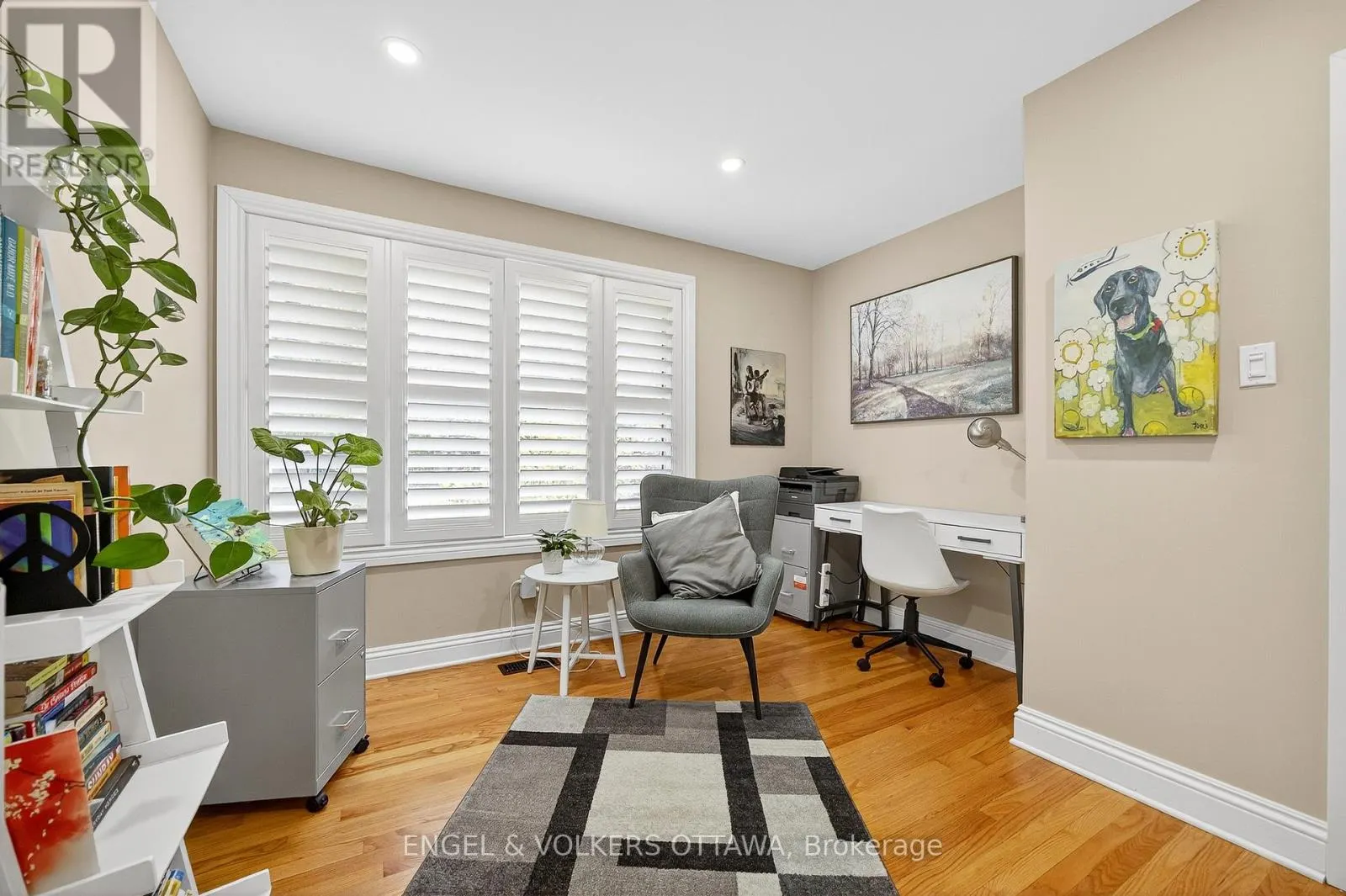 6 FOOTHILLS DRIVE