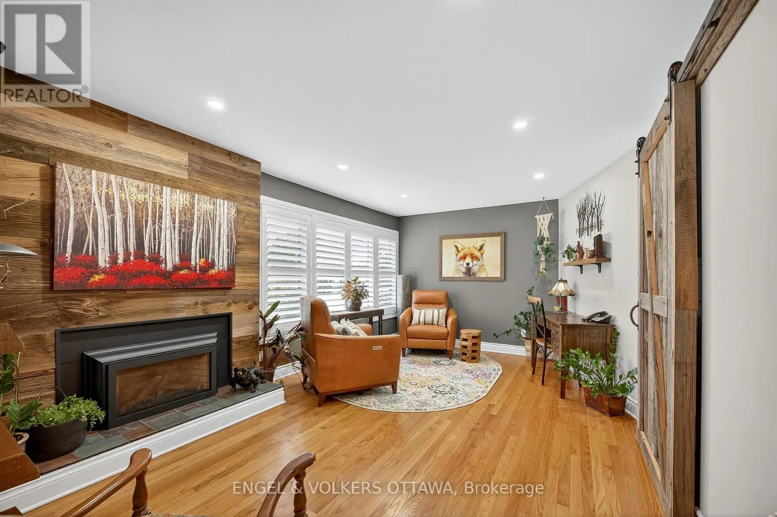 6 FOOTHILLS DRIVE