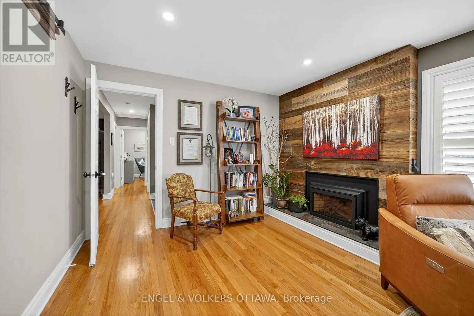 6 FOOTHILLS DRIVE