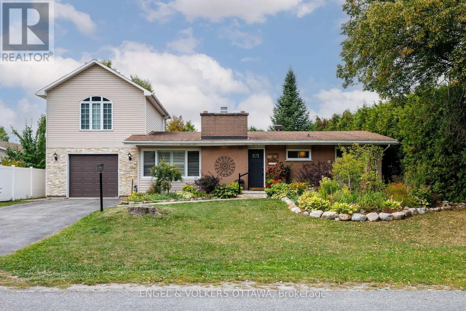 6 FOOTHILLS DRIVE