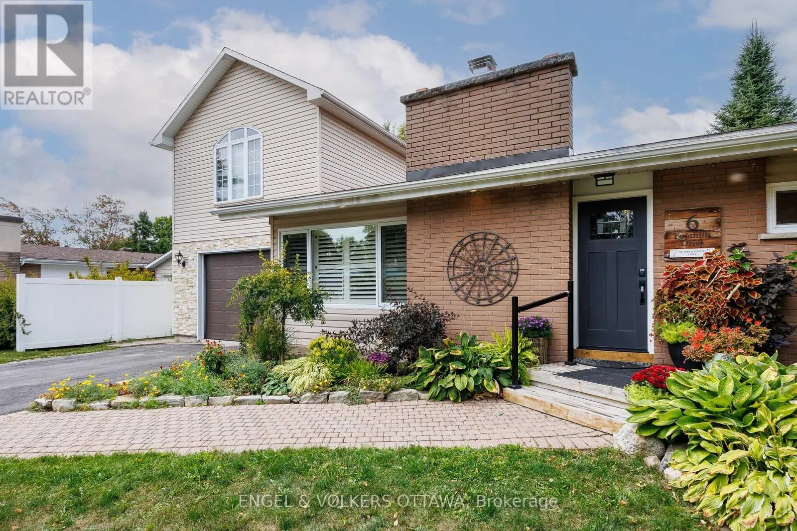 6 FOOTHILLS DRIVE