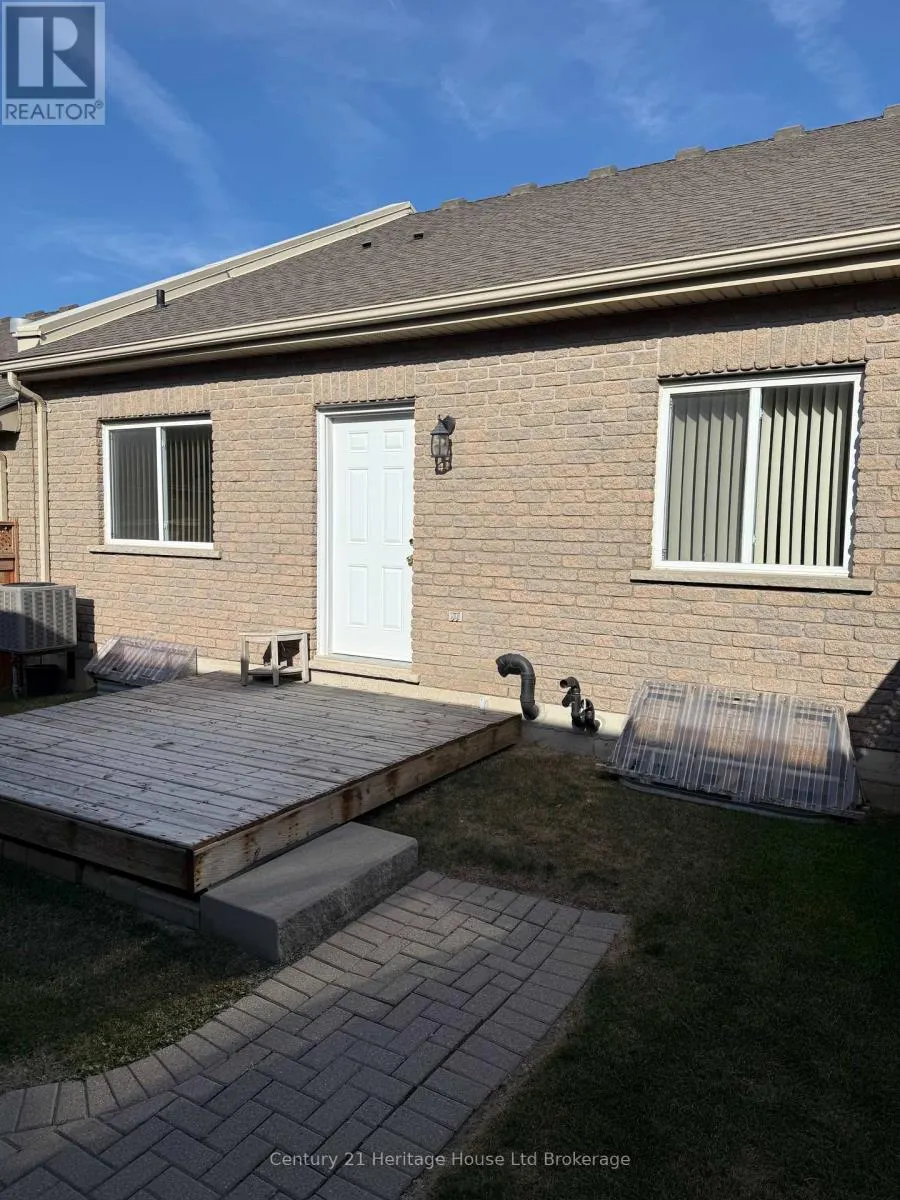 2 - 667 SOUTHWOOD WAY, #2