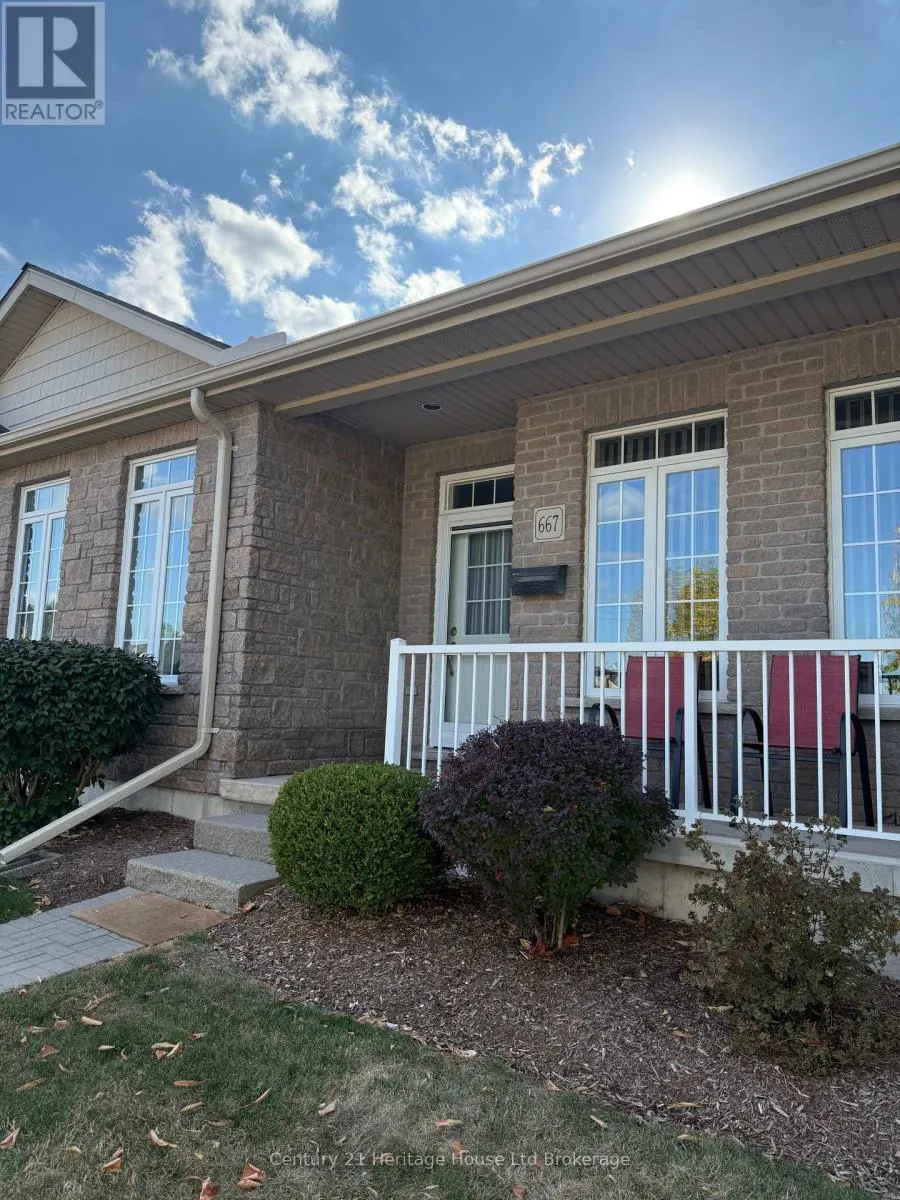 2 - 667 SOUTHWOOD WAY, #2