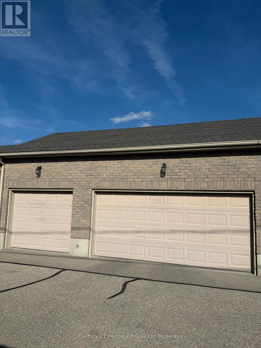 2 - 667 SOUTHWOOD WAY, #2