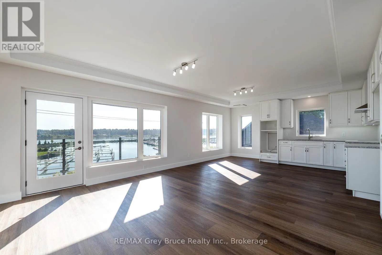 21 - 2347 3RD AVENUE W, #21