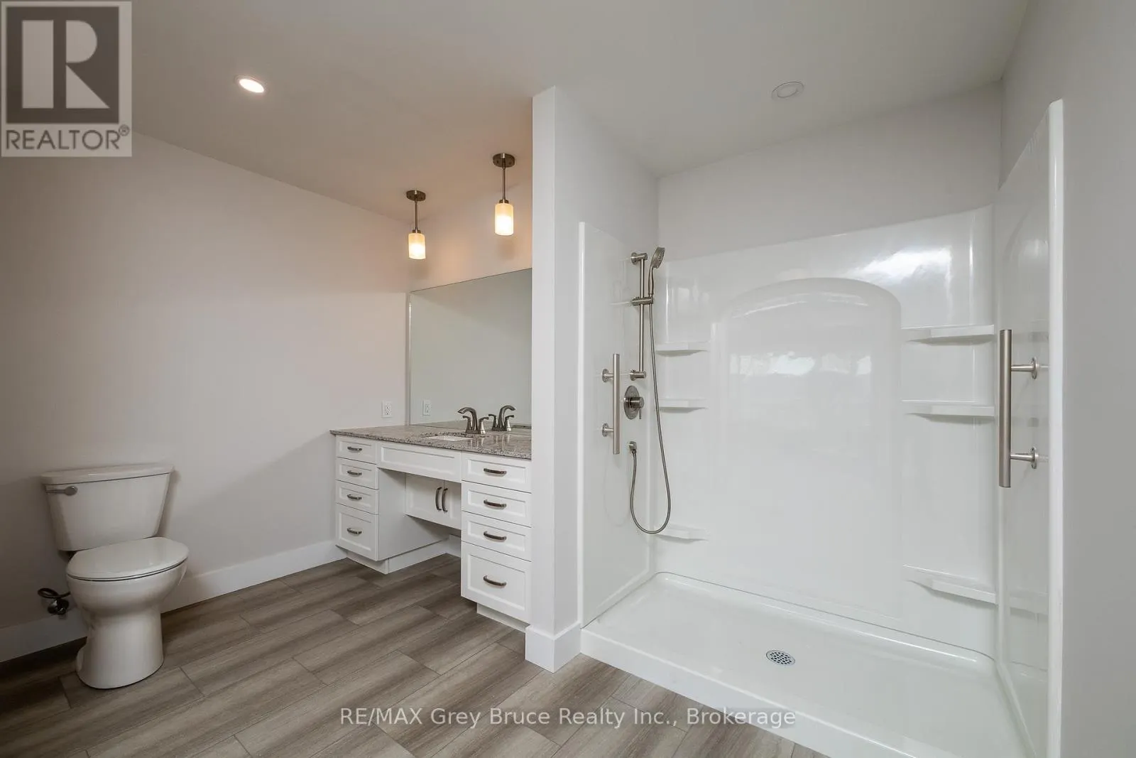 21 - 2347 3RD AVENUE W, #21