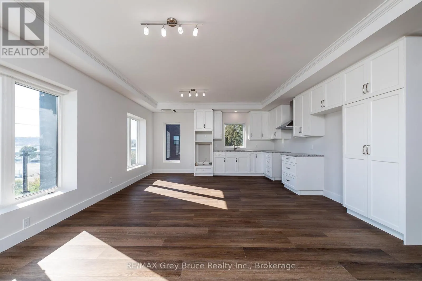21 - 2347 3RD AVENUE W, #21