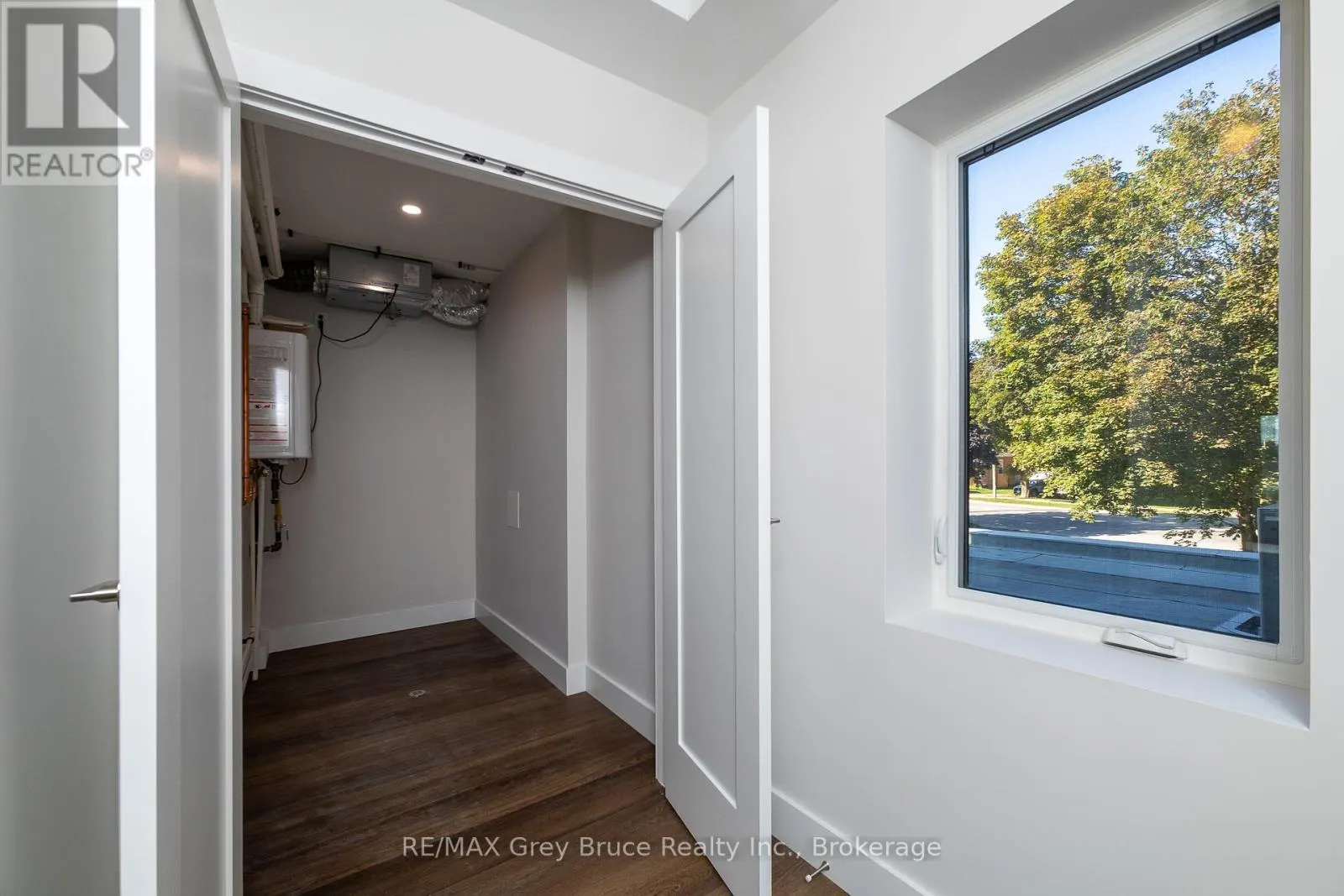 21 - 2347 3RD AVENUE W, #21