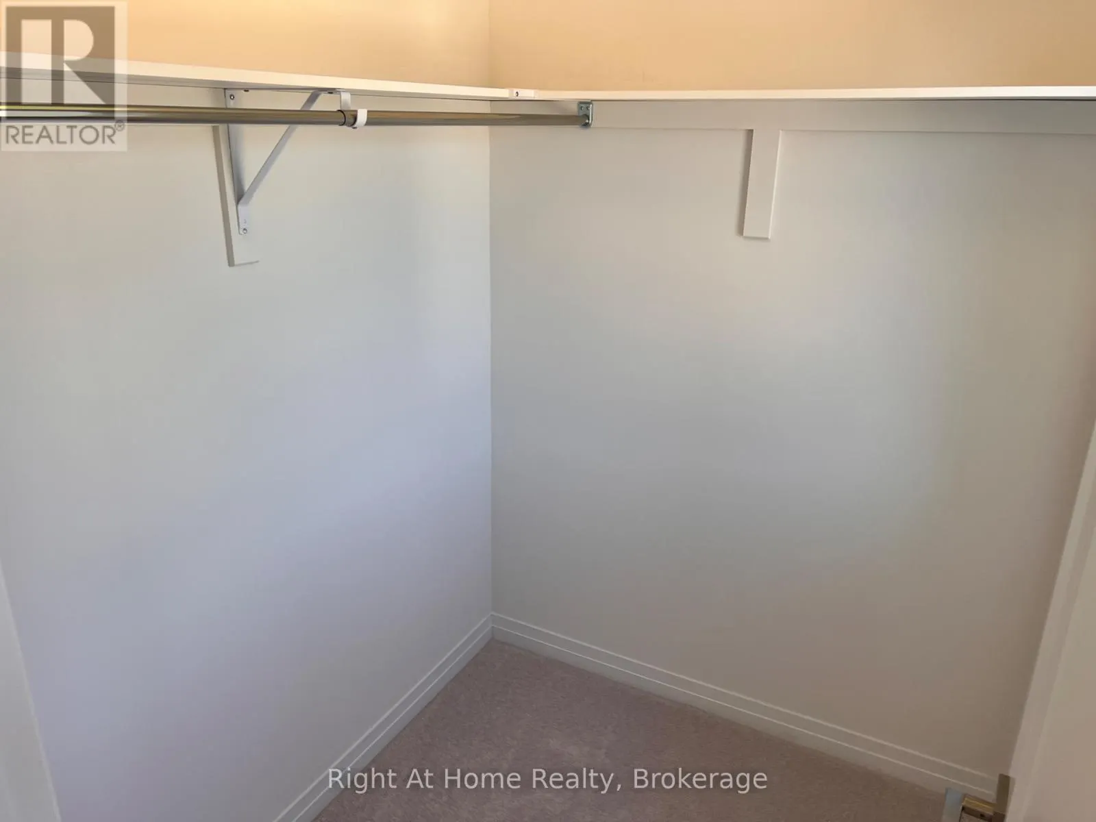 #68 - 660 COLBORNE STREET W, ##68