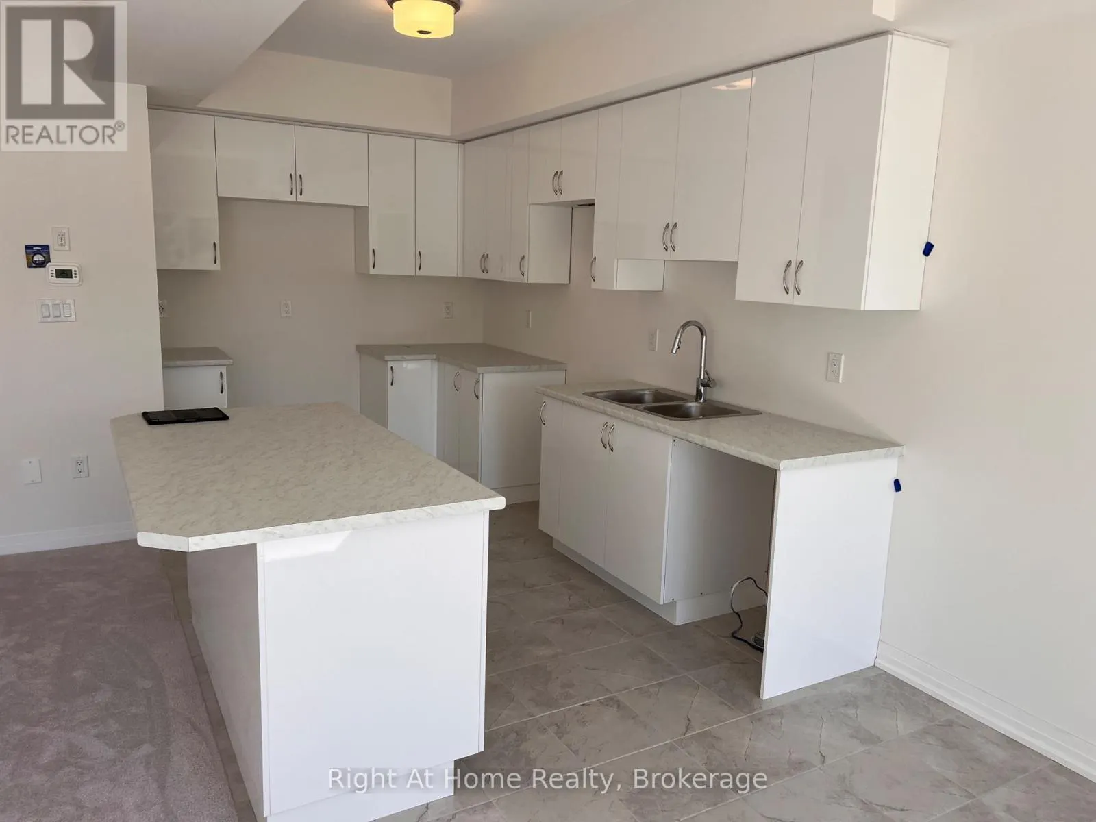 #68 - 660 COLBORNE STREET W, ##68