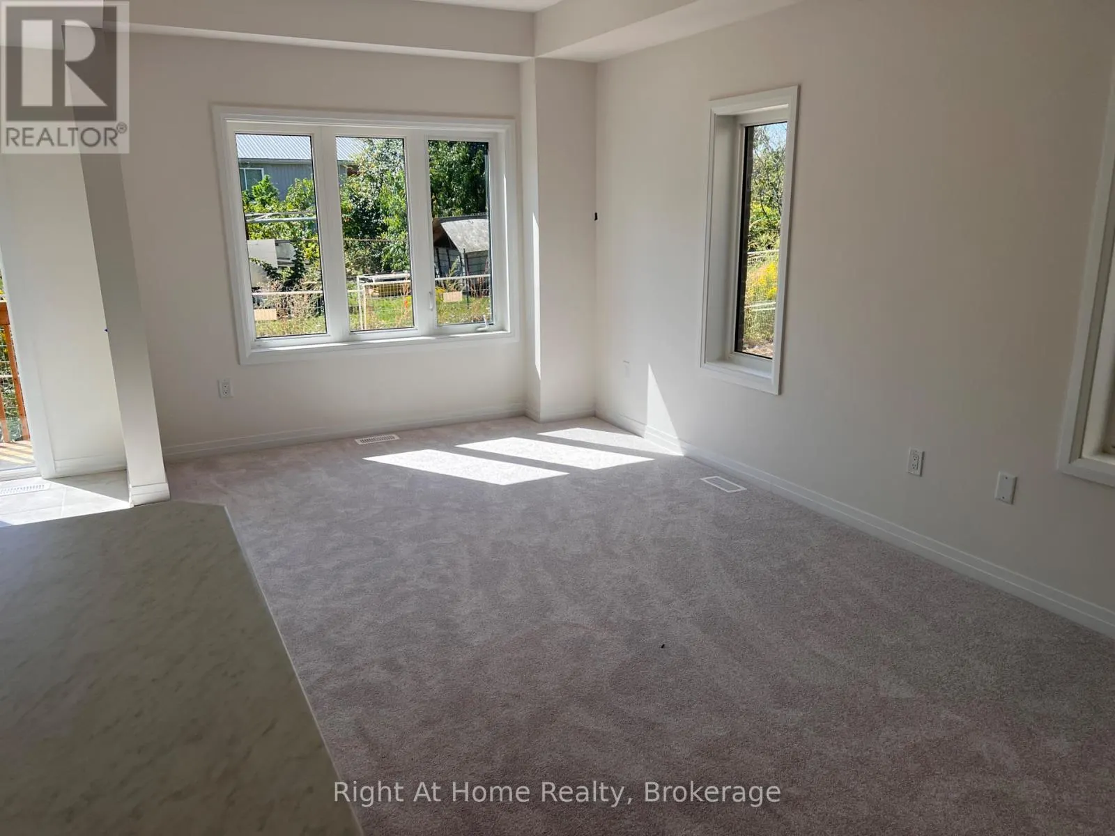 #68 - 660 COLBORNE STREET W, ##68