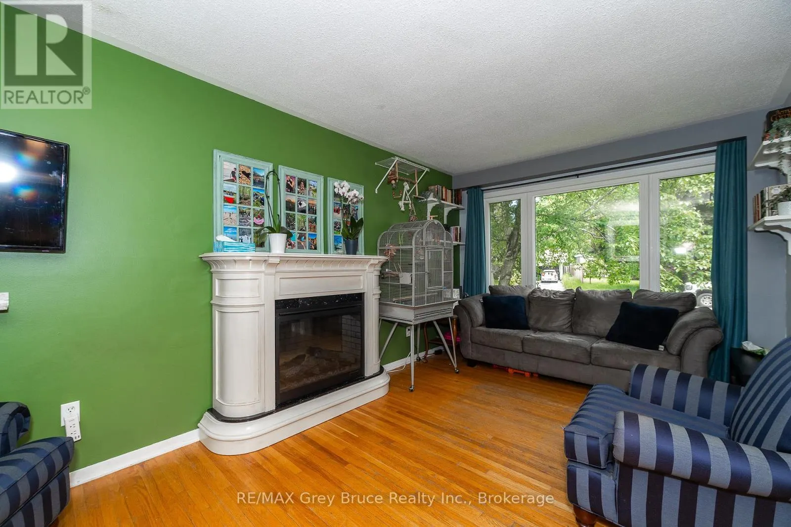 206 6TH AVENUE E
