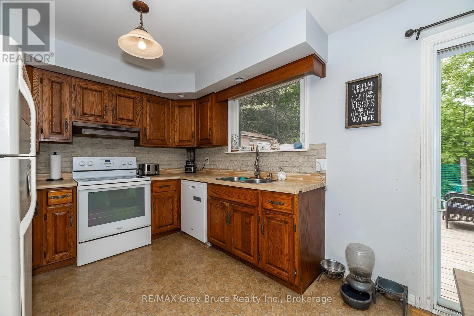 206 6TH AVENUE E
