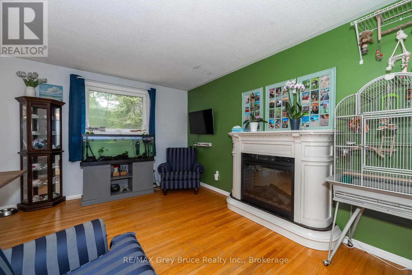 206 6TH AVENUE E
