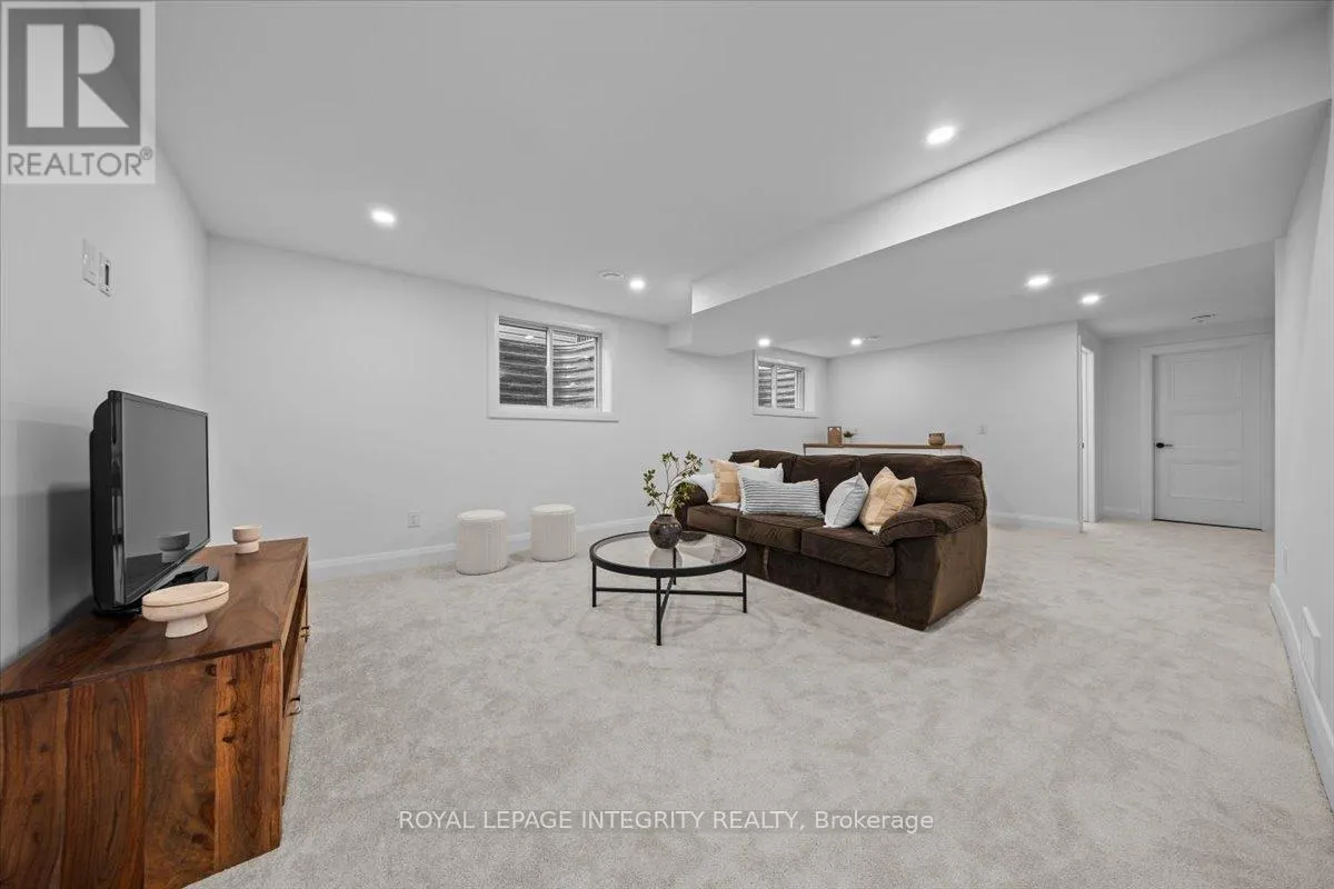 970 ISLINGTON WAY
