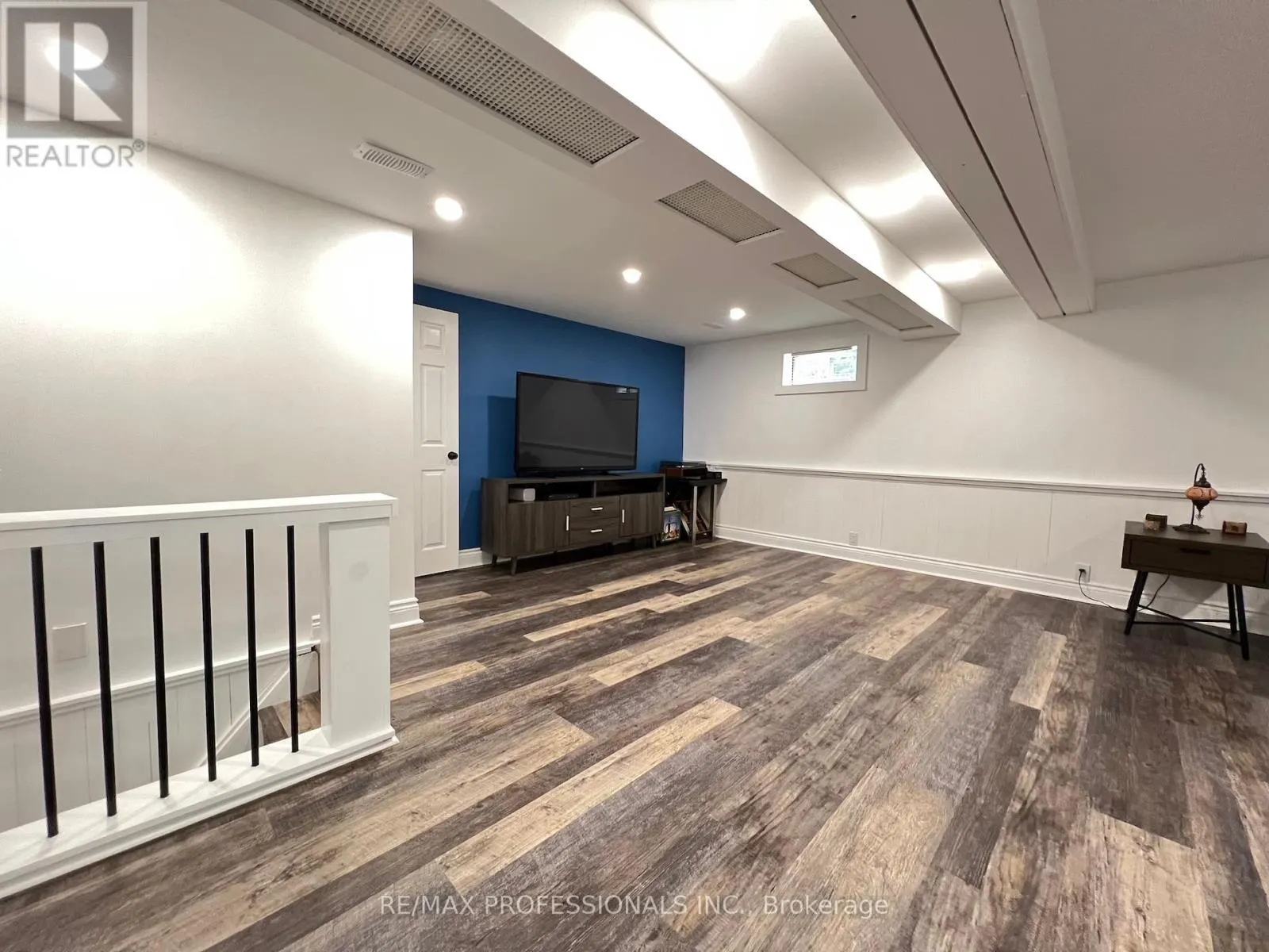 373 WEST ACRES DRIVE
