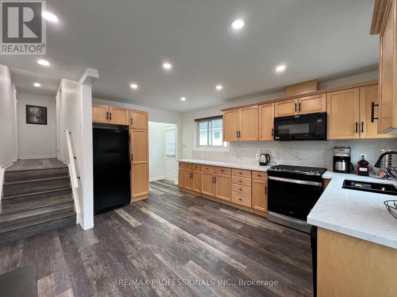 373 WEST ACRES DRIVE