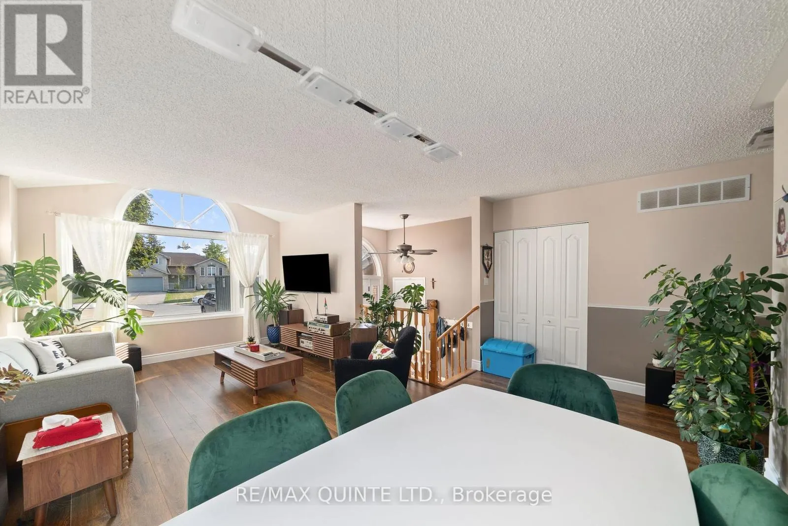 2 MARCHMONT PLACE