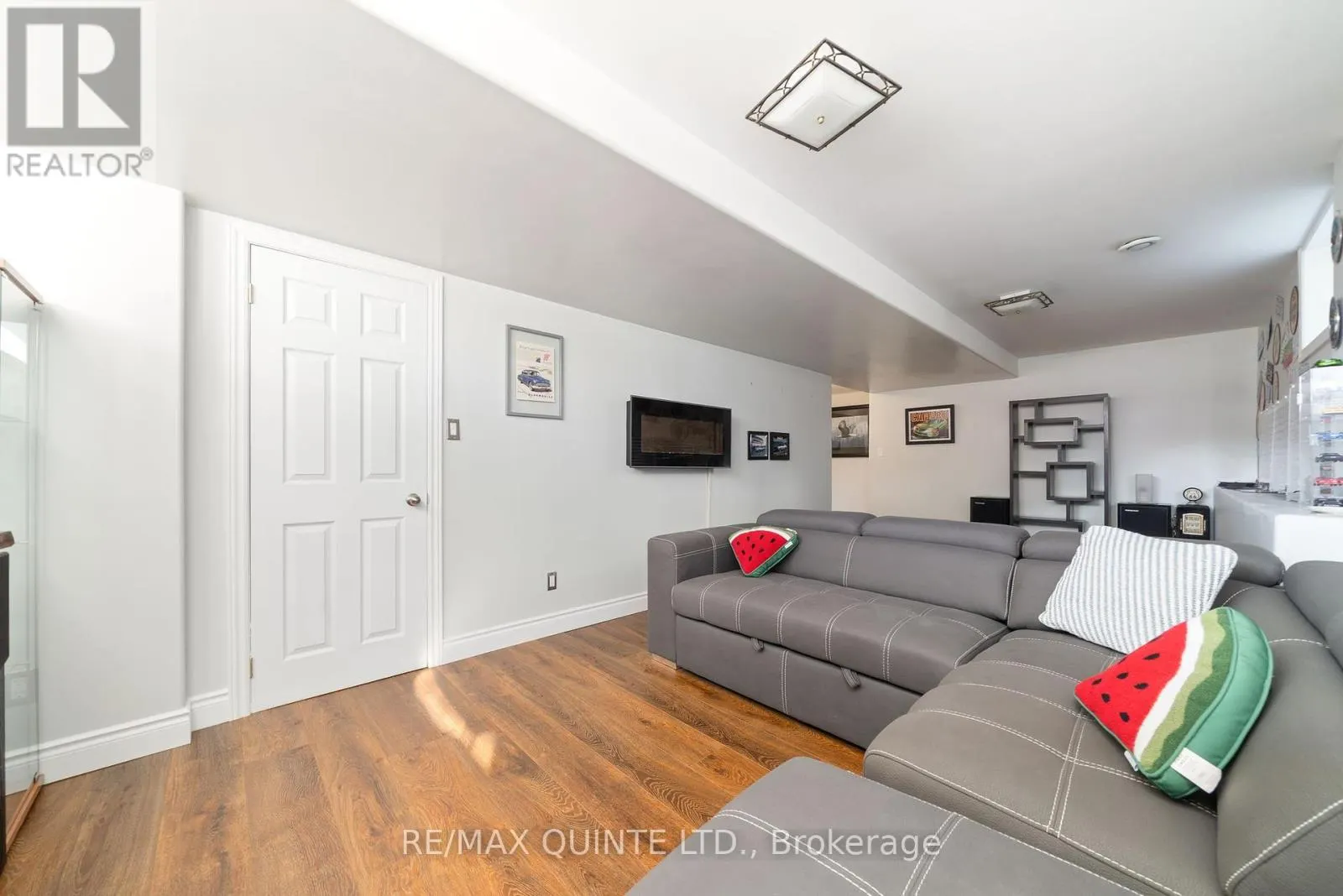 2 MARCHMONT PLACE
