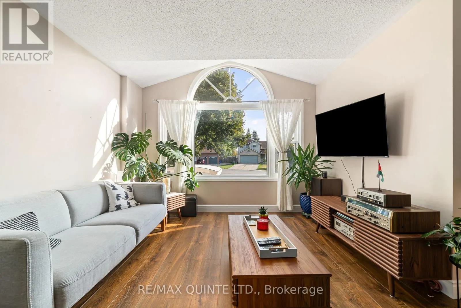 2 MARCHMONT PLACE