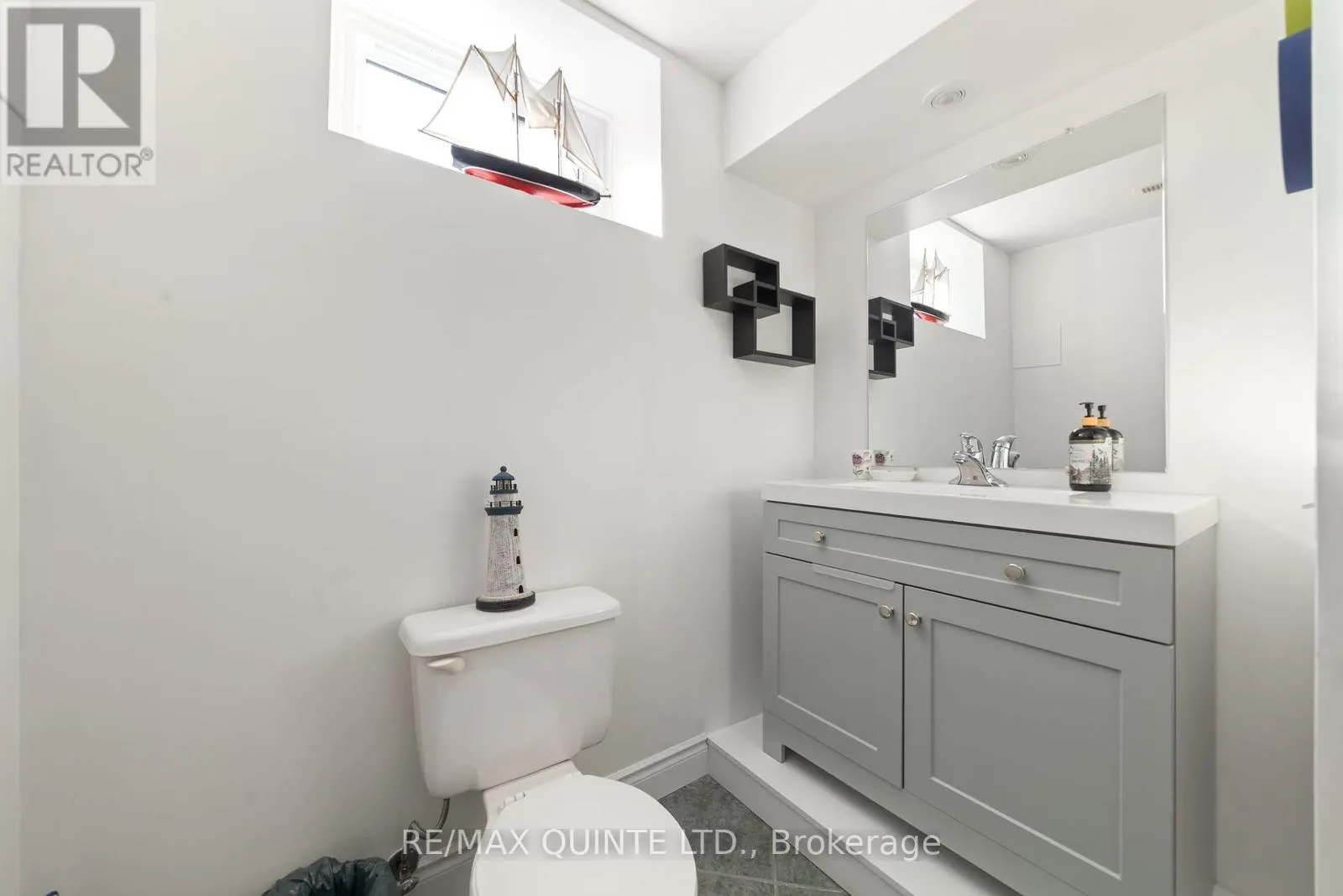 2 MARCHMONT PLACE