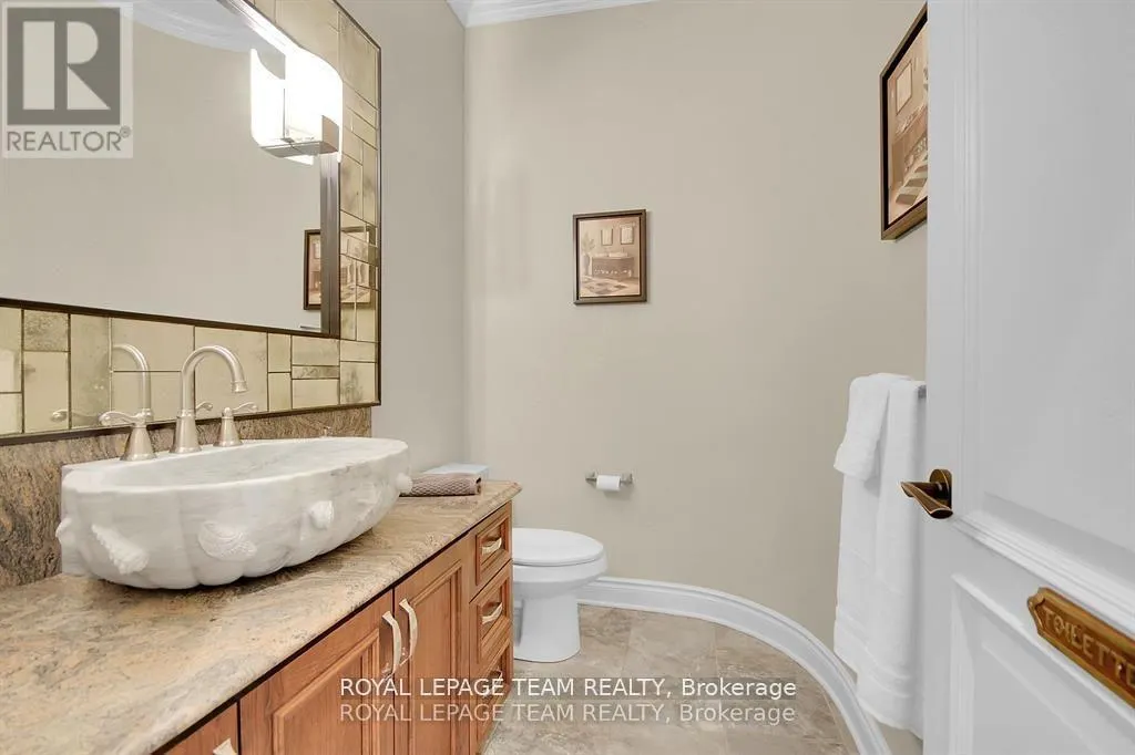 5591 MANOTICK MAIN STREET