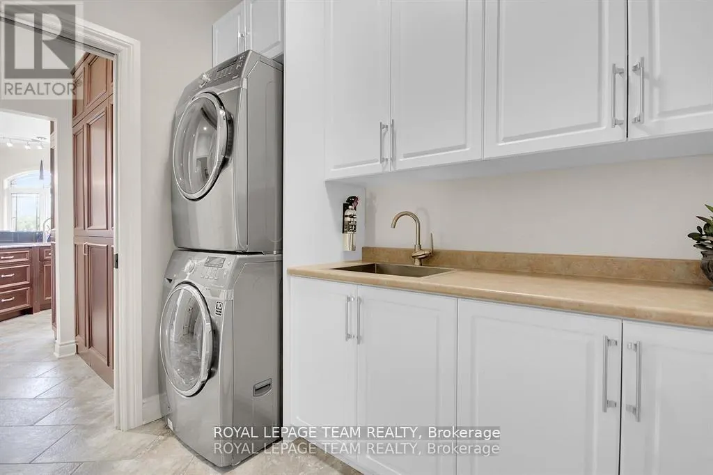 5591 MANOTICK MAIN STREET