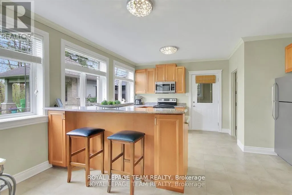 5591 MANOTICK MAIN STREET