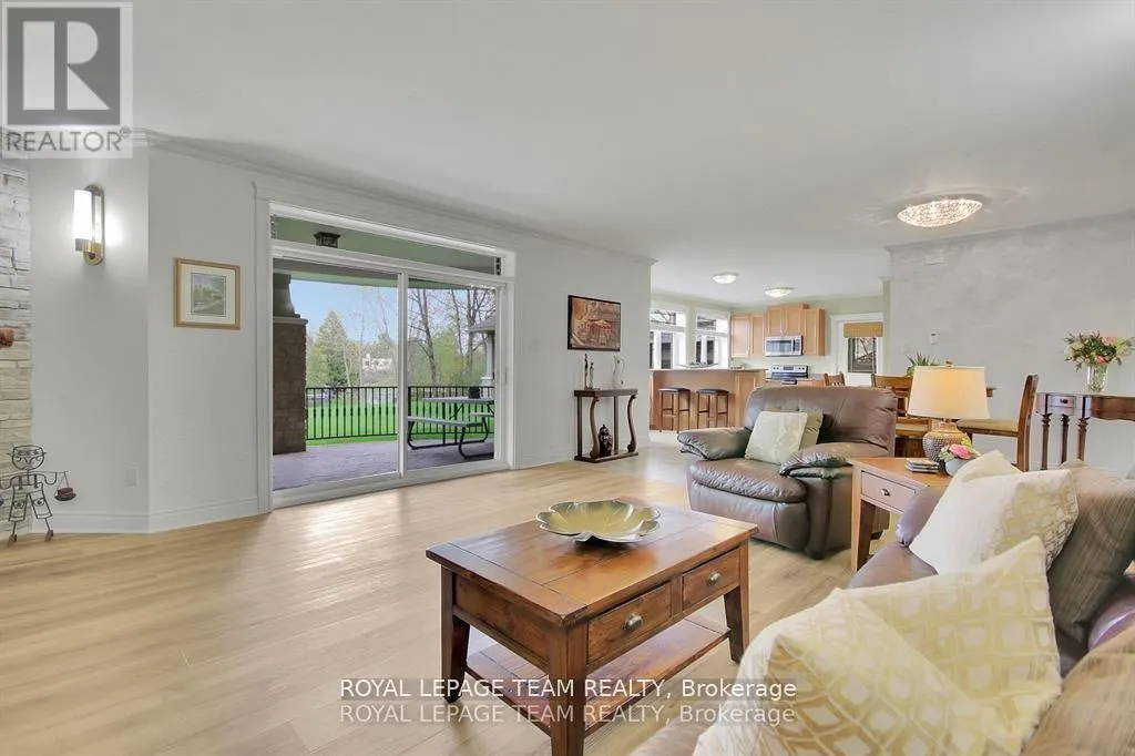5591 MANOTICK MAIN STREET
