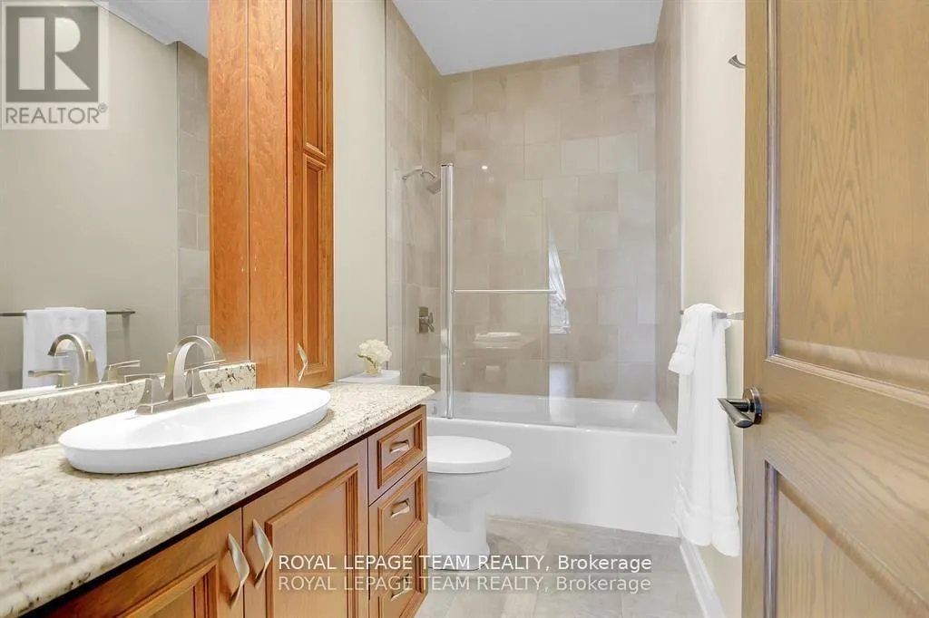5591 MANOTICK MAIN STREET