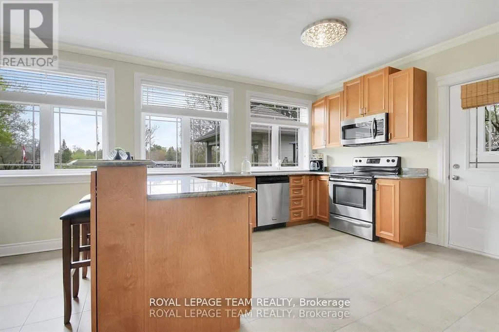 5591 MANOTICK MAIN STREET
