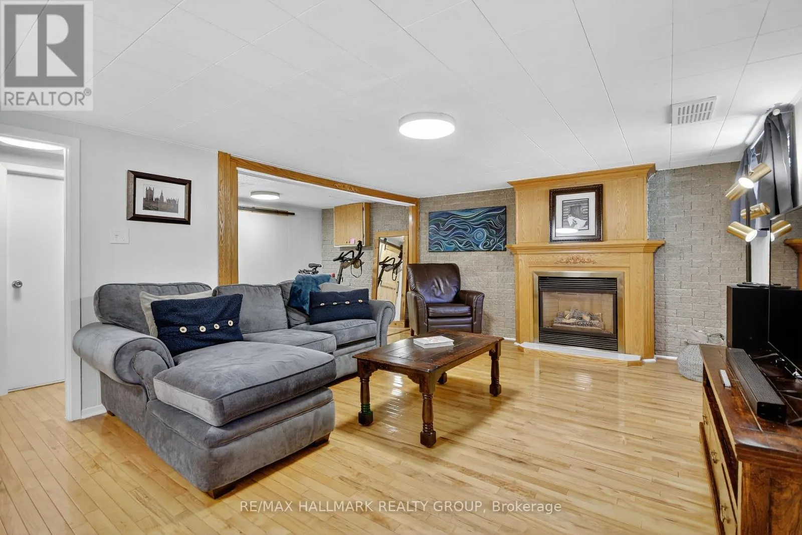 2074 FEATHERSTON DRIVE