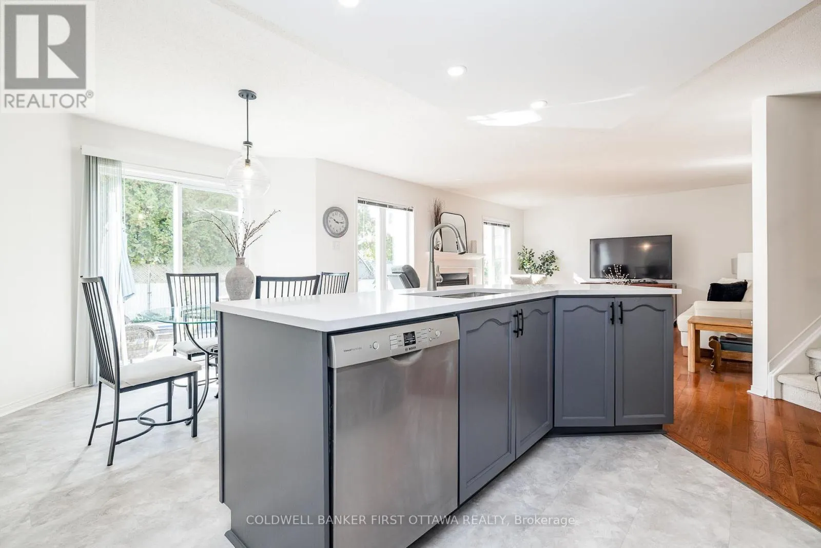 14 VISTAPOINTE DRIVE