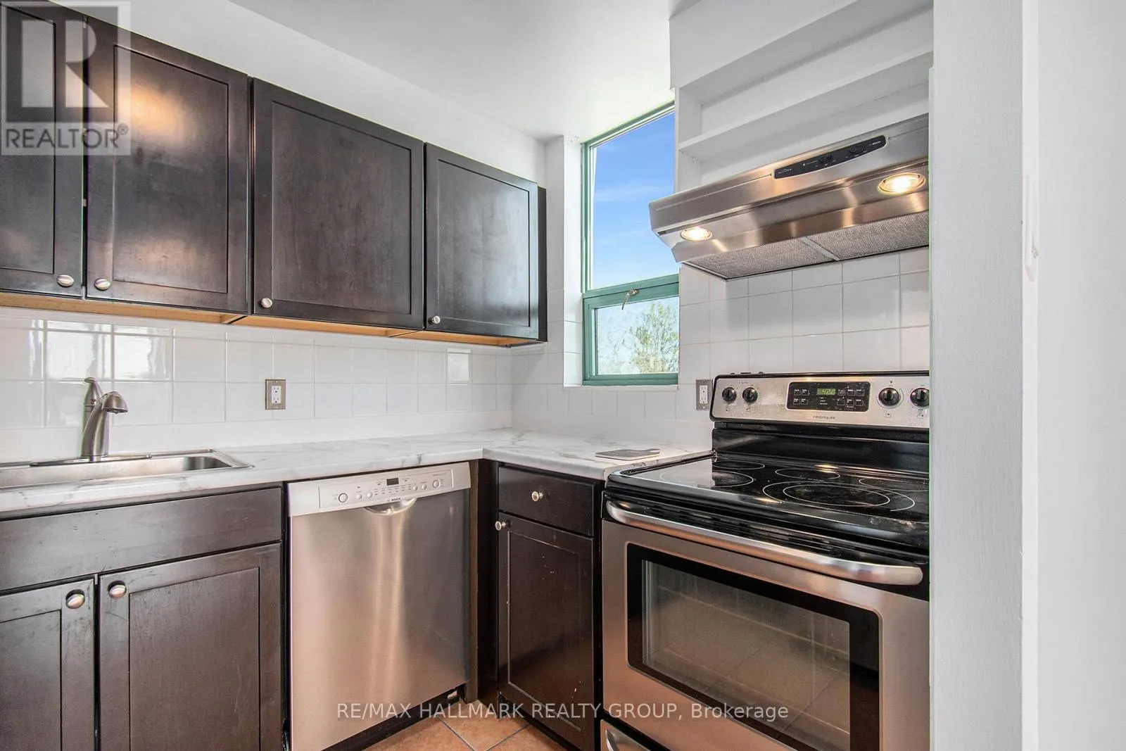902 - 1440 HERON ROAD