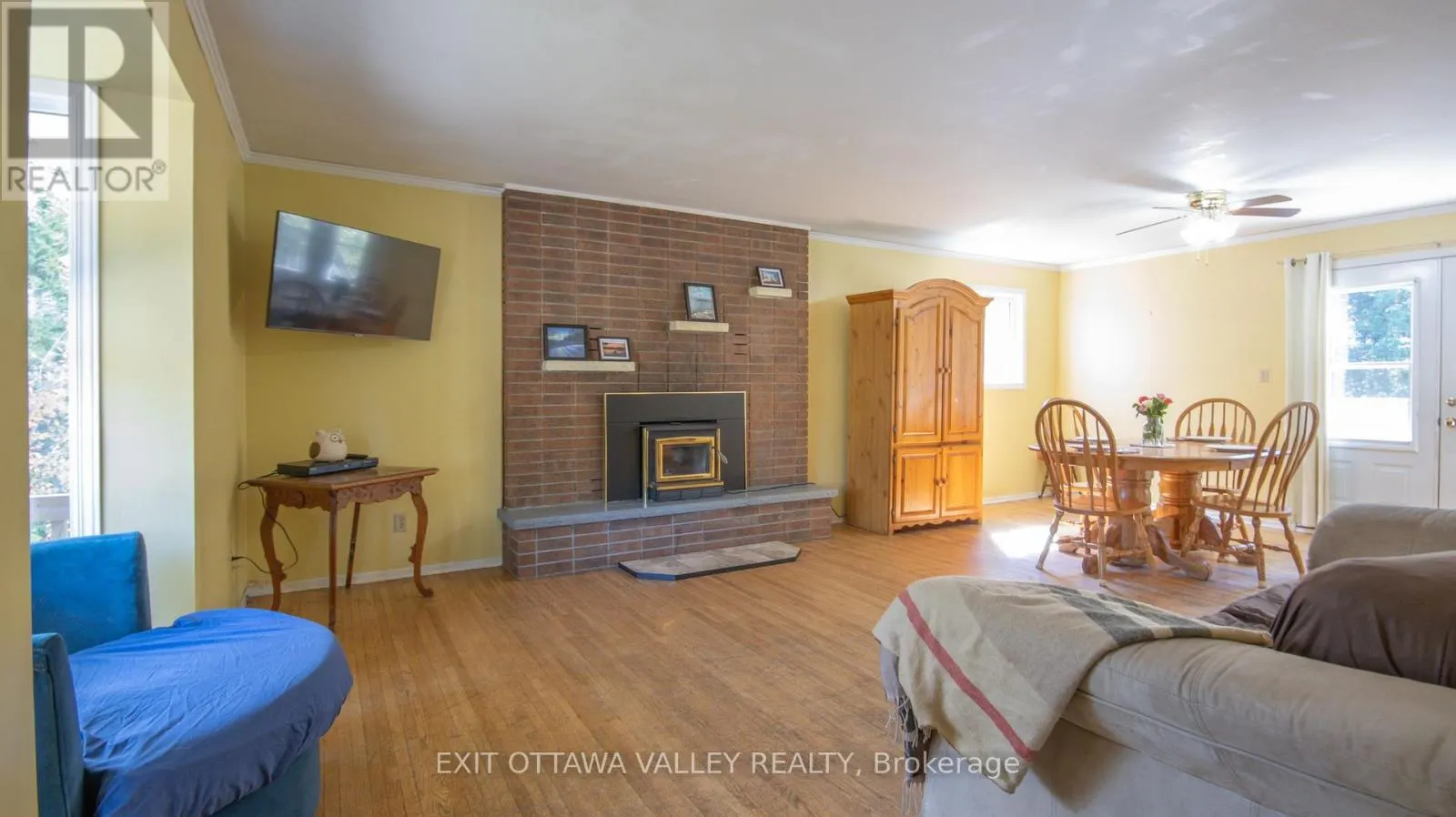 23 SPRUCEDALE AVENUE