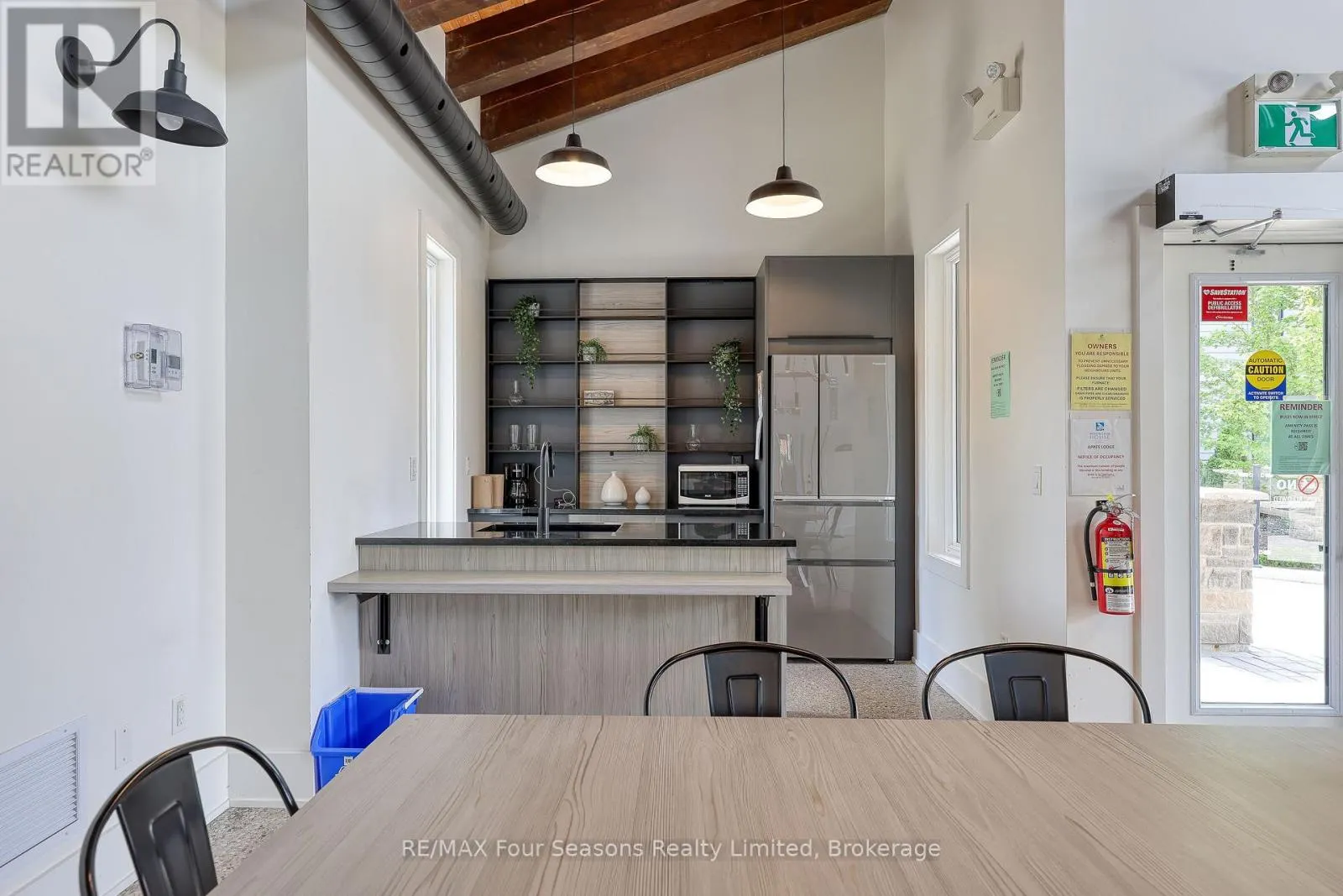 201 - 13 BEAUSOLEIL LANE, #201