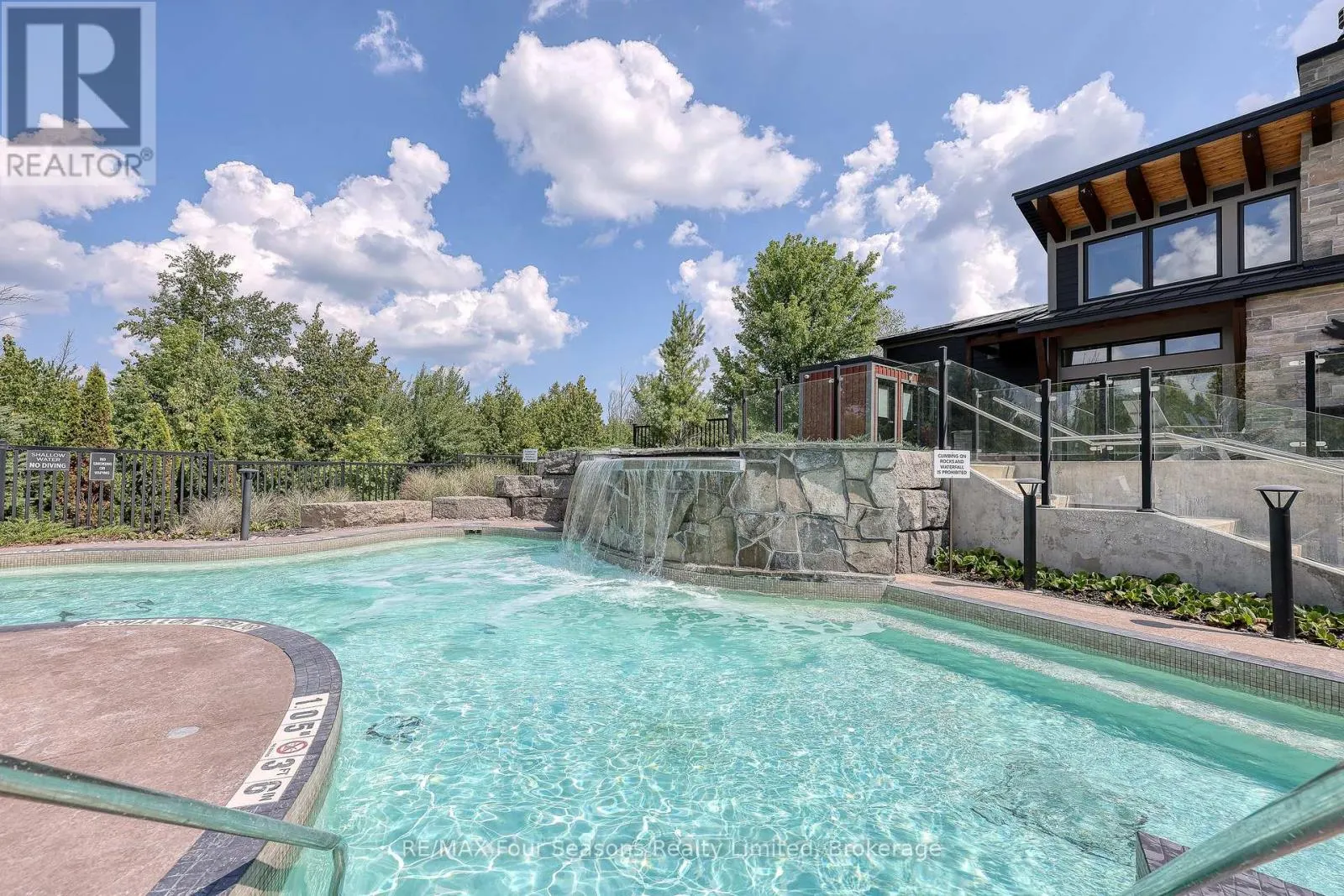 201 - 13 BEAUSOLEIL LANE, #201