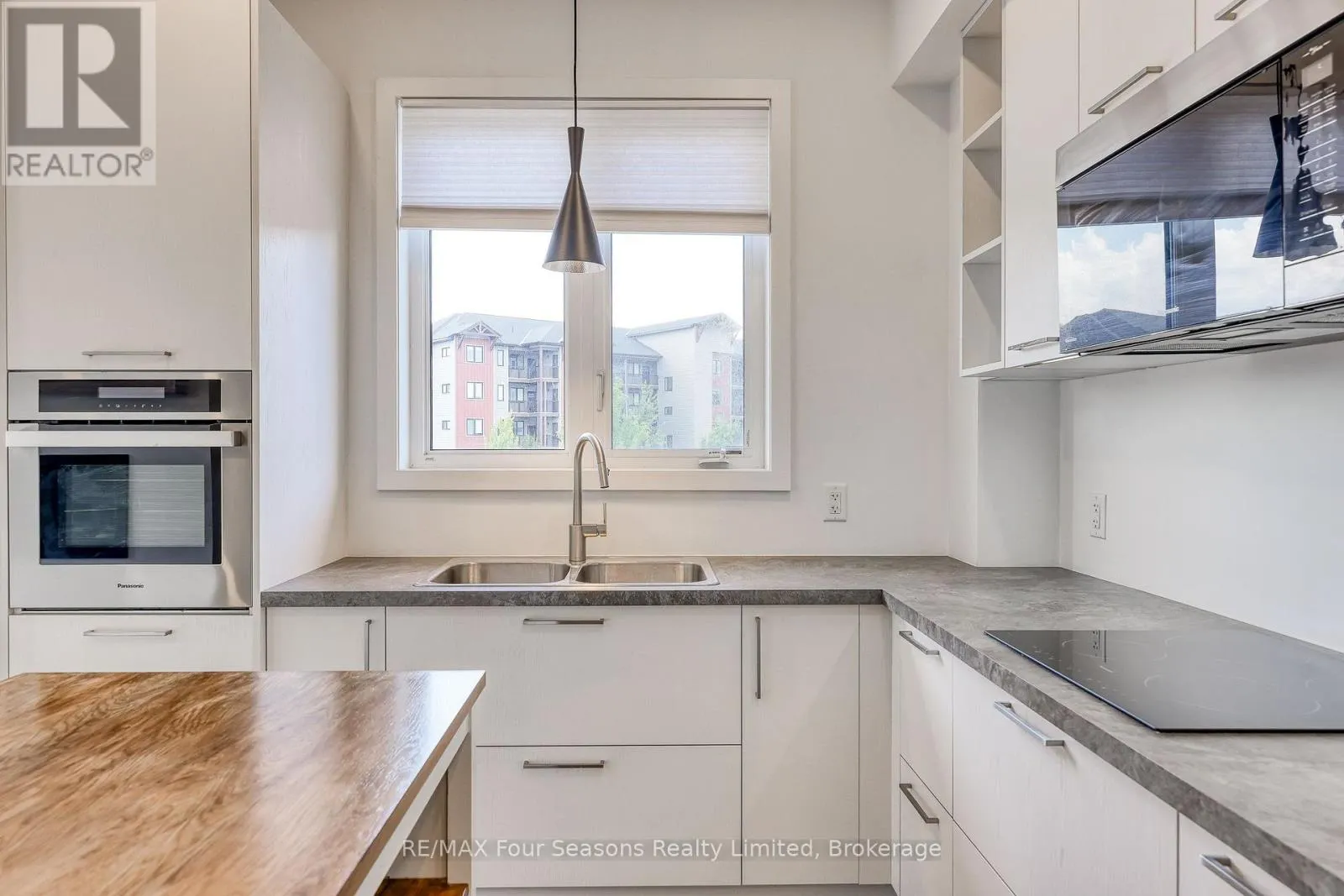 201 - 13 BEAUSOLEIL LANE, #201