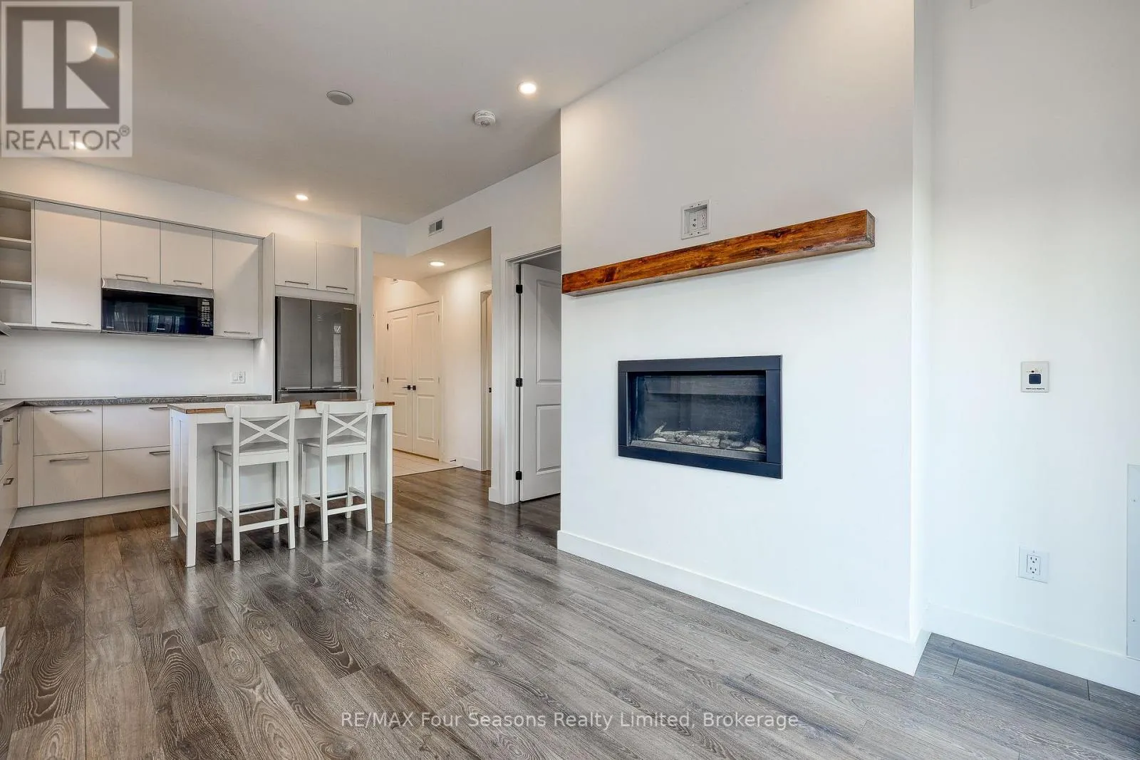 201 - 13 BEAUSOLEIL LANE, #201