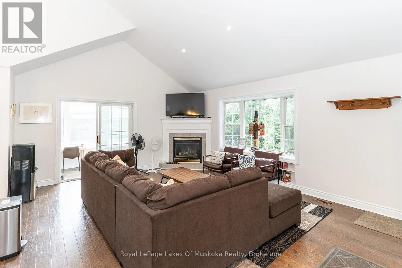 49 PINETREE ROAD
