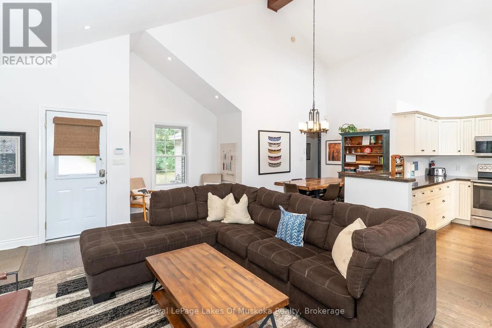 49 PINETREE ROAD