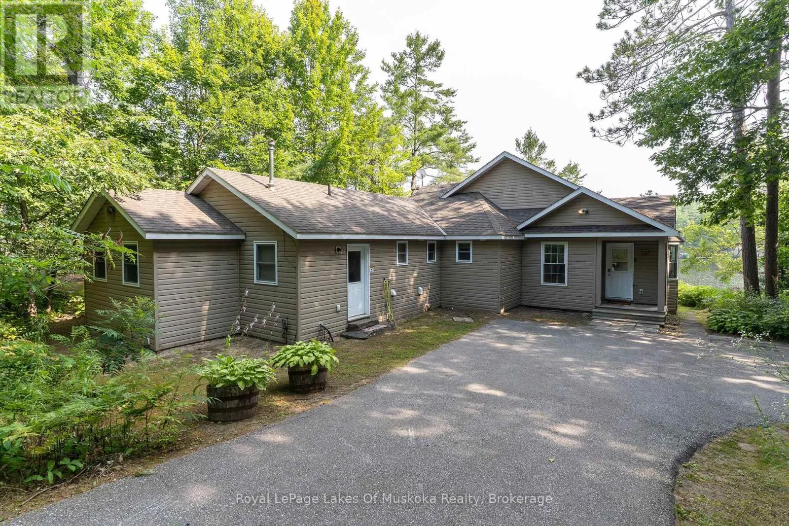 49 PINETREE ROAD