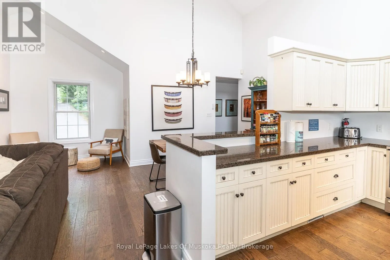 49 PINETREE ROAD