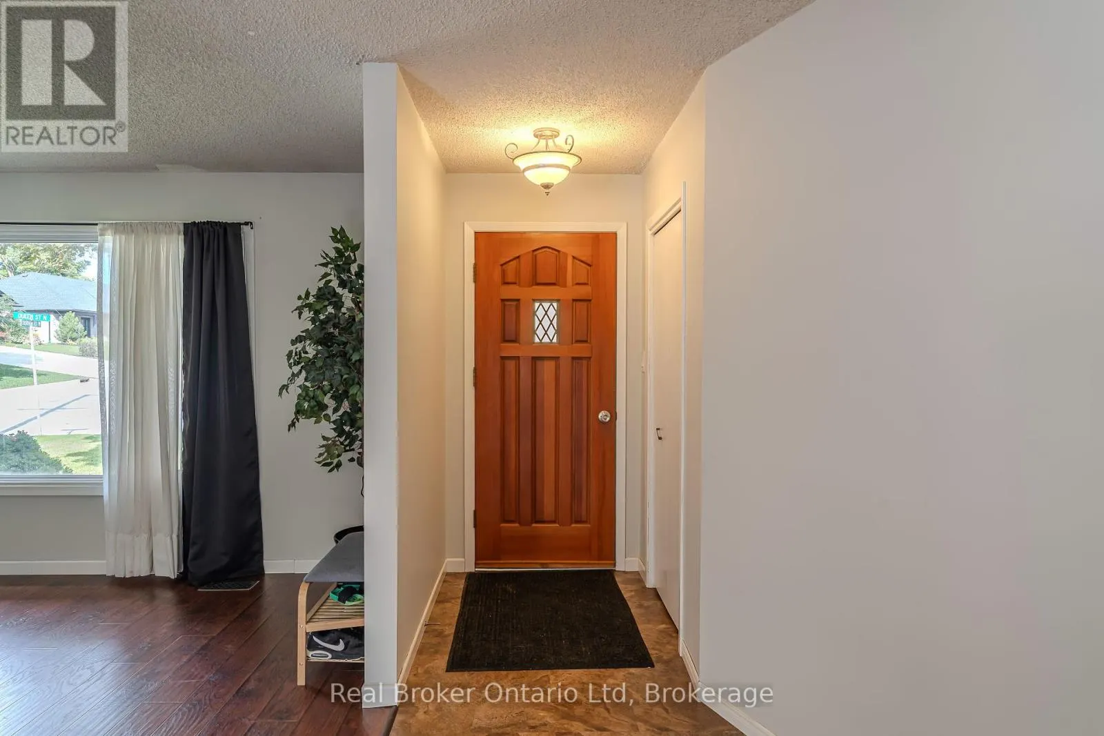 394 QUEEN STREET N